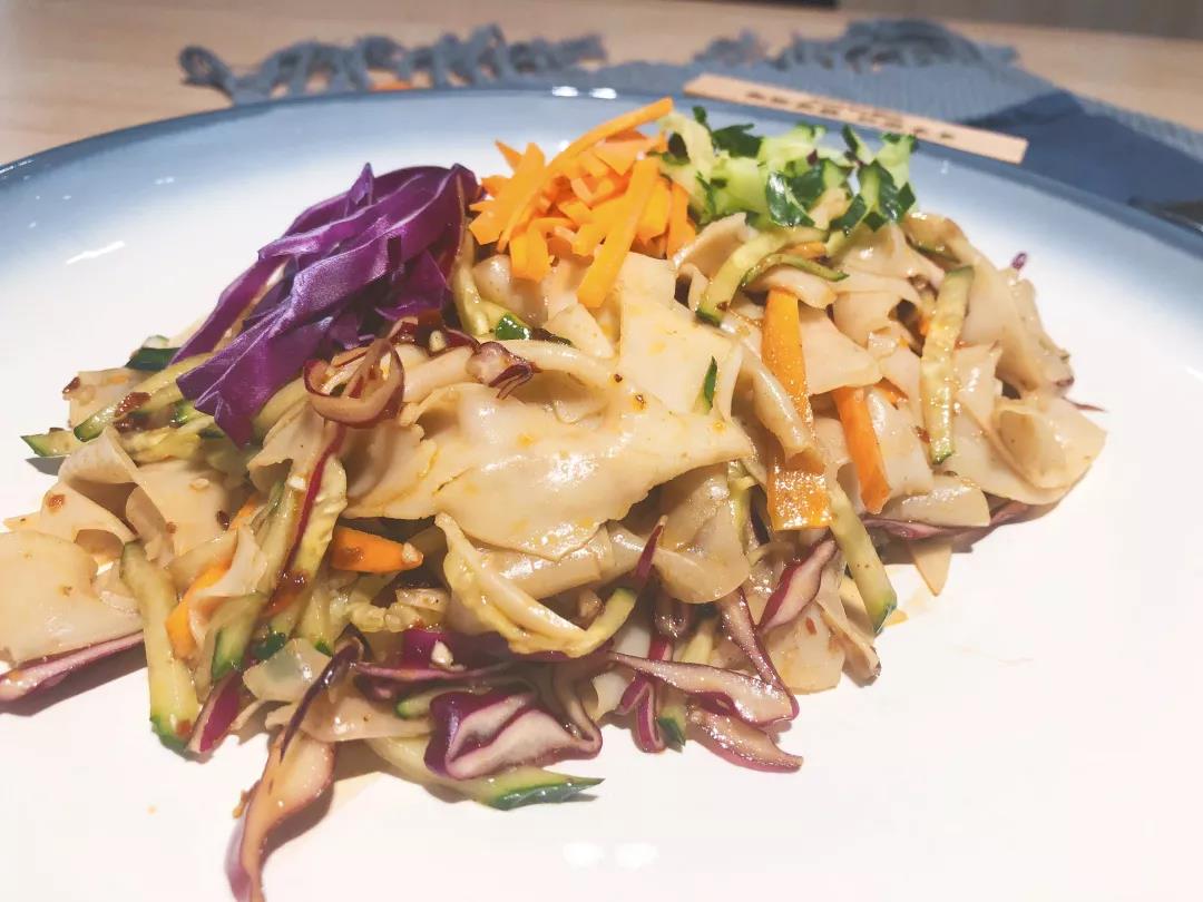 奧田集成灶美食教程：老板一碗涼皮，辣椒醋都要