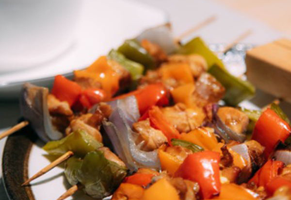 低脂吃不胖的彩椒雞肉串，色香味俱全，分分鐘代替燒烤攤！